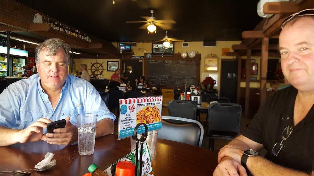 Dee’s Hang Out